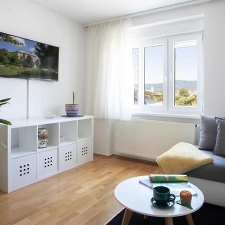 Tesla Apartment Urban Stay Загреб Экстерьер фото